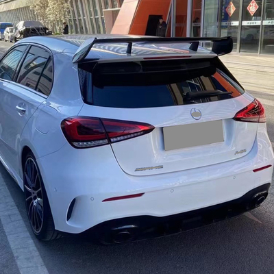 Atualização para A35 AMG Hatchback 2019 Mercedes-Benz Classe A W177 Para-choque traseiro e garganta traseira