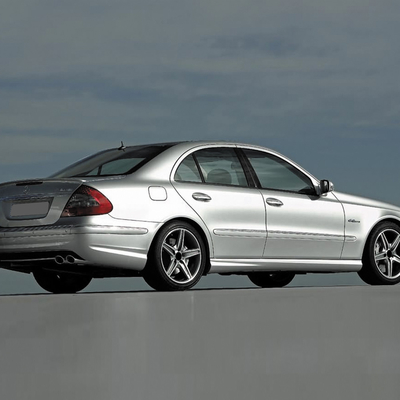 Logotipo personalizado aceito Mercedes-Benz E-CLASS W211 Saias laterais de carro Modificação direta