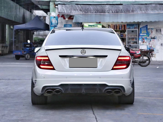 Morden Luxury Rear Bumper Diffuser PP Plástico para Mercedes-Benz Classe C W204 Upgrade