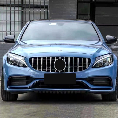 Mercedes Benz Classe C W205 a C63 AMG com pára-choques dianteiro moderno de luxo