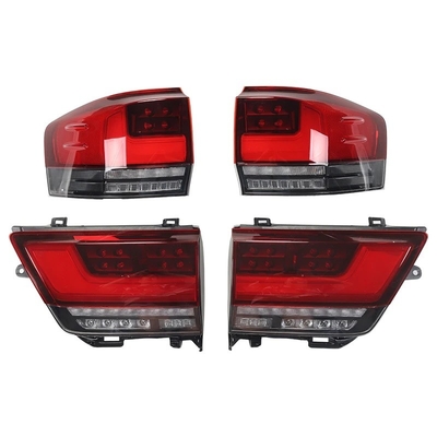 Land Cruiser LC300 com luzes traseiras LED 2022 e luzes de sinal de freio