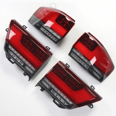 Land Cruiser LC300 com luzes traseiras LED 2022 e luzes de sinal de freio