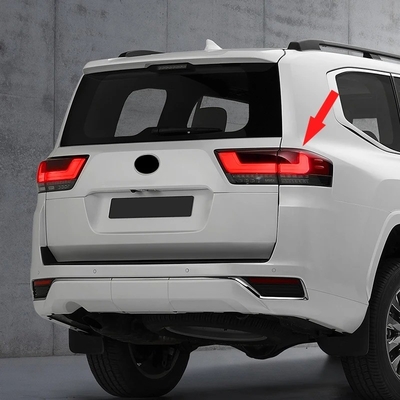 Land Cruiser LC300 com luzes traseiras LED 2022 e luzes de sinal de freio