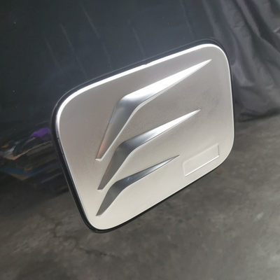 Outro equipamento de automóveis Cobertura do tanque de combustível de fibra de carbono cromo para Toyota Alphard 2024